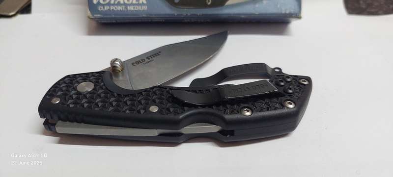 Cold Steel Voyager 29TMC medium knife with box & extra clip unused like new!!