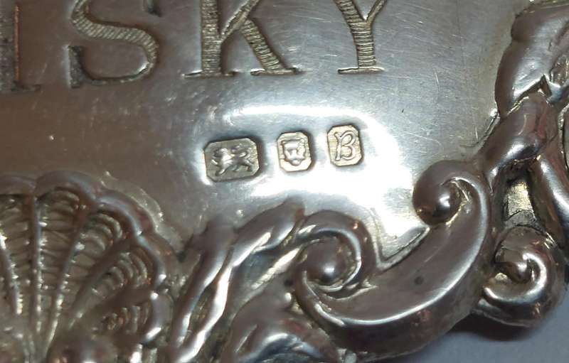 Exquisite 1976 london silver Whiskey decater label 10.3g