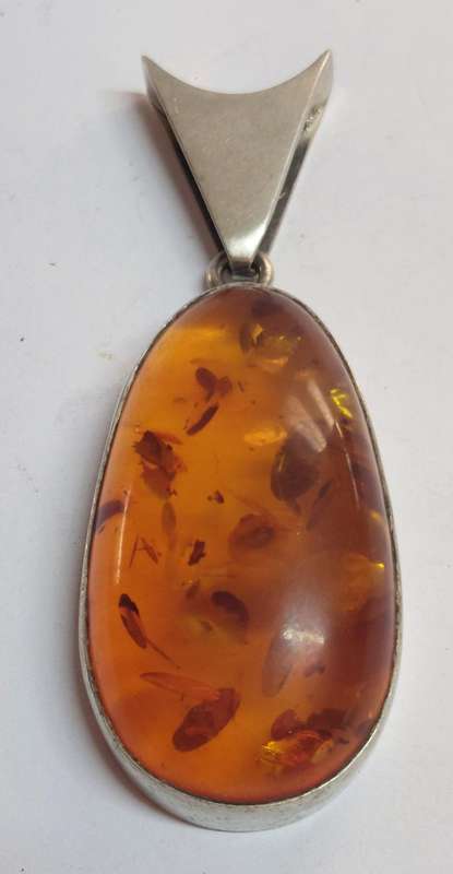 Exquisite large vintage sterling silver Baltic amber pendant 19.5g Value R2000