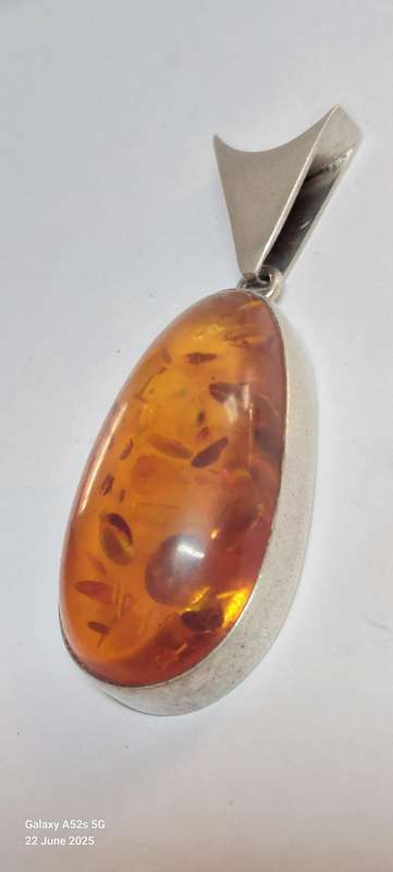 Exquisite large vintage sterling silver Baltic amber pendant 19.5g Value R2000