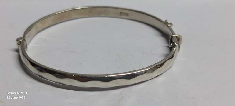 Gorgeous vintage 1967 Birmingham silver clip bangle 15.2g