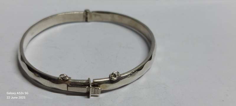 Gorgeous vintage 1967 Birmingham silver clip bangle 15.2g