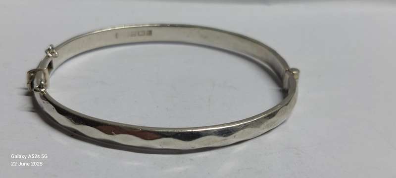 Gorgeous vintage 1967 Birmingham silver clip bangle 15.2g