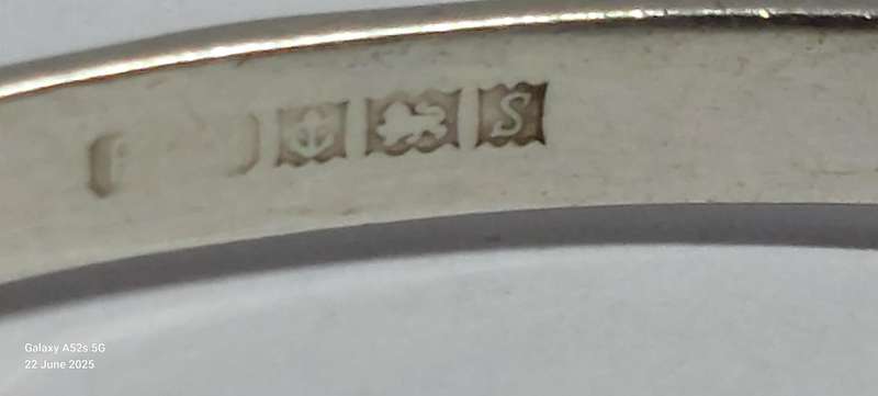 Gorgeous vintage 1967 Birmingham silver clip bangle 15.2g