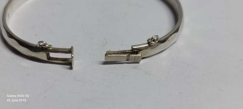 Gorgeous vintage 1967 Birmingham silver clip bangle 15.2g