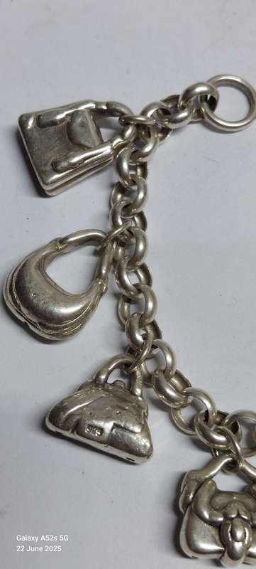 Spectacular large sterling silver handbag charm bracelet 33.7g