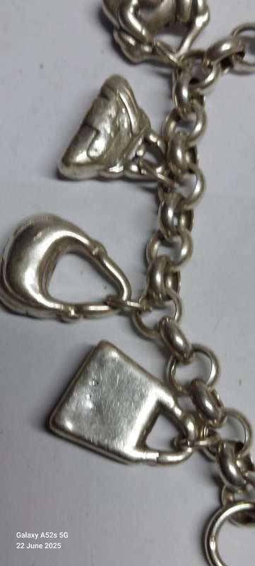 Spectacular large sterling silver handbag charm bracelet 33.7g