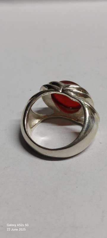 Amazing sterling silver carnelian ring 10.2g