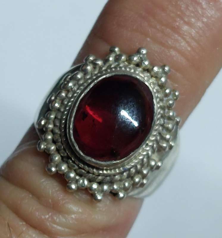 Vintage sterling silver cabochon ruby ring 6.1g