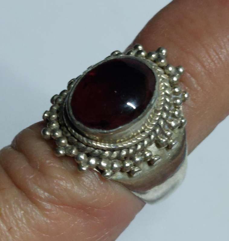 Vintage sterling silver cabochon ruby ring 6.1g