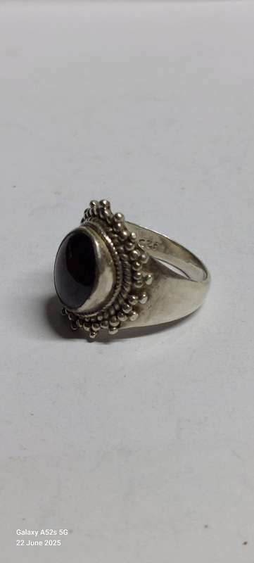 Vintage sterling silver cabochon ruby ring 6.1g