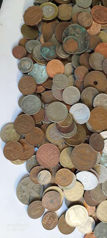6.3kg of SA & international coins