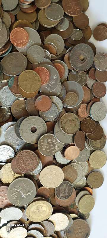 6.3kg of SA & international coins