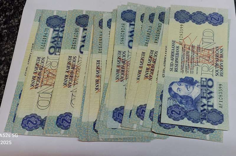 Wow!! Collection of 44 uncirculated R2 notes