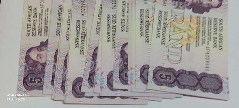Wow!! 32 x uncirculated R5 notes