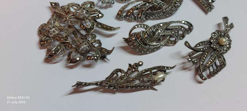 Wow!! Amazing collection of vintage sterling silver marcasite brooches 52.2g