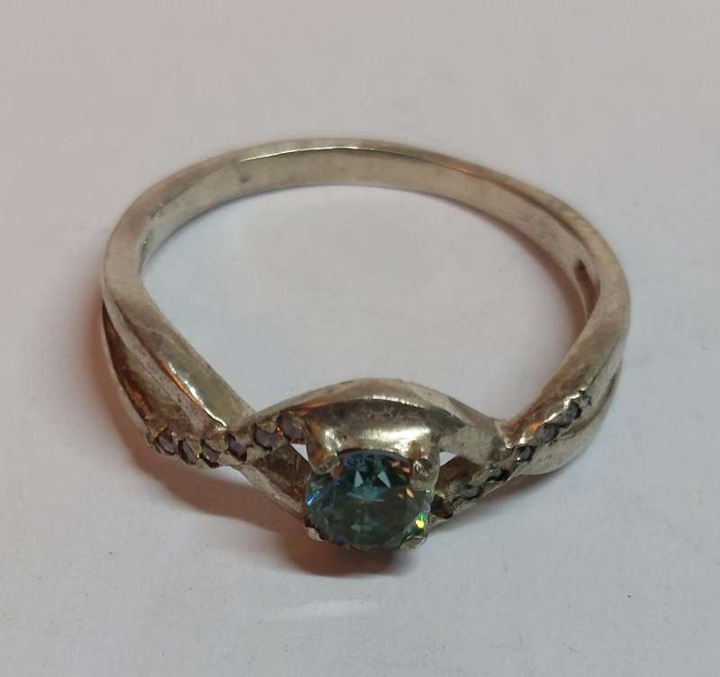 Magnificent sterling silver blue moisonite & cz ring 2.2g
