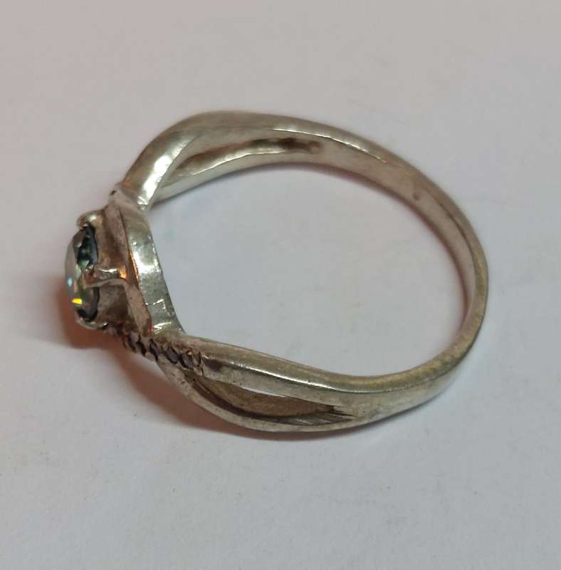 Magnificent sterling silver blue moisonite & cz ring 2.2g