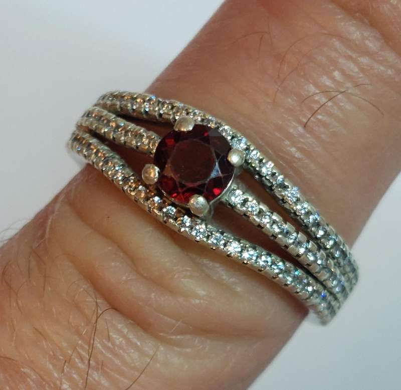 Amazing sterling silver garnet & cz ring 4.2g
