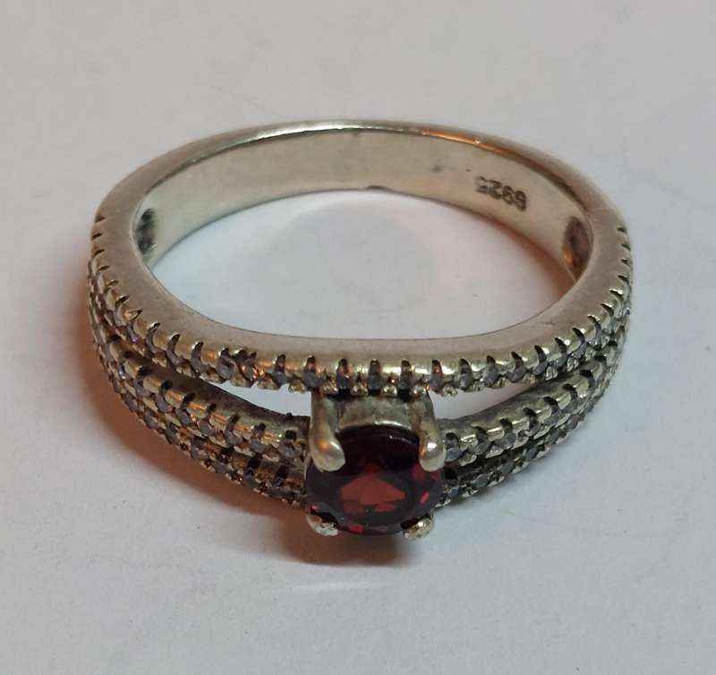 Amazing sterling silver garnet & cz ring 4.2g