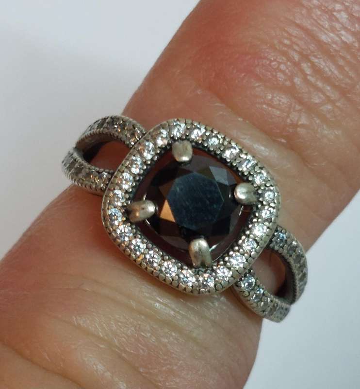 Lovely sterling silver black moisonite & cz ring 2.6g