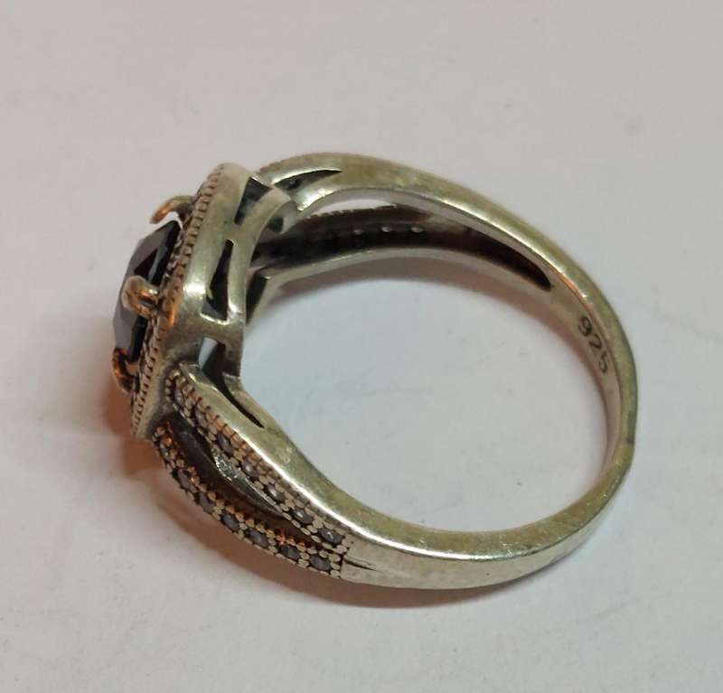 Lovely sterling silver black moisonite & cz ring 2.6g