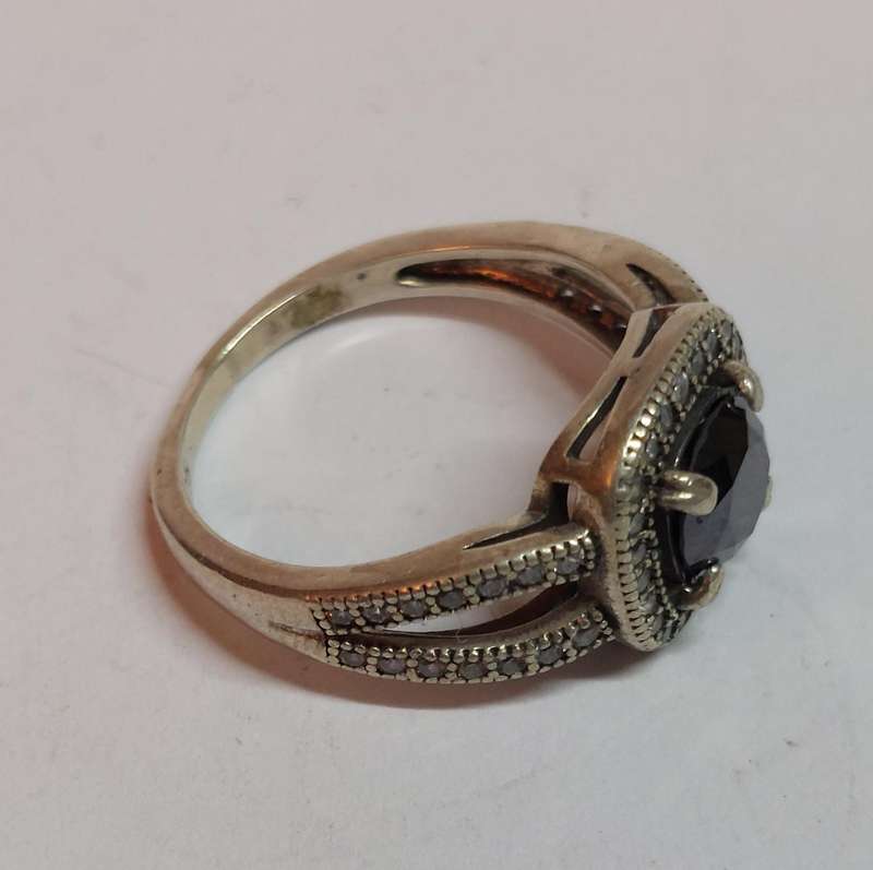 Lovely sterling silver black moisonite & cz ring 2.6g