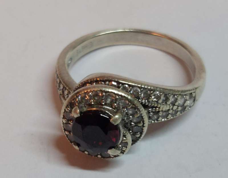 Stunning Chète sterling silver garnet & cz ring 4.1g