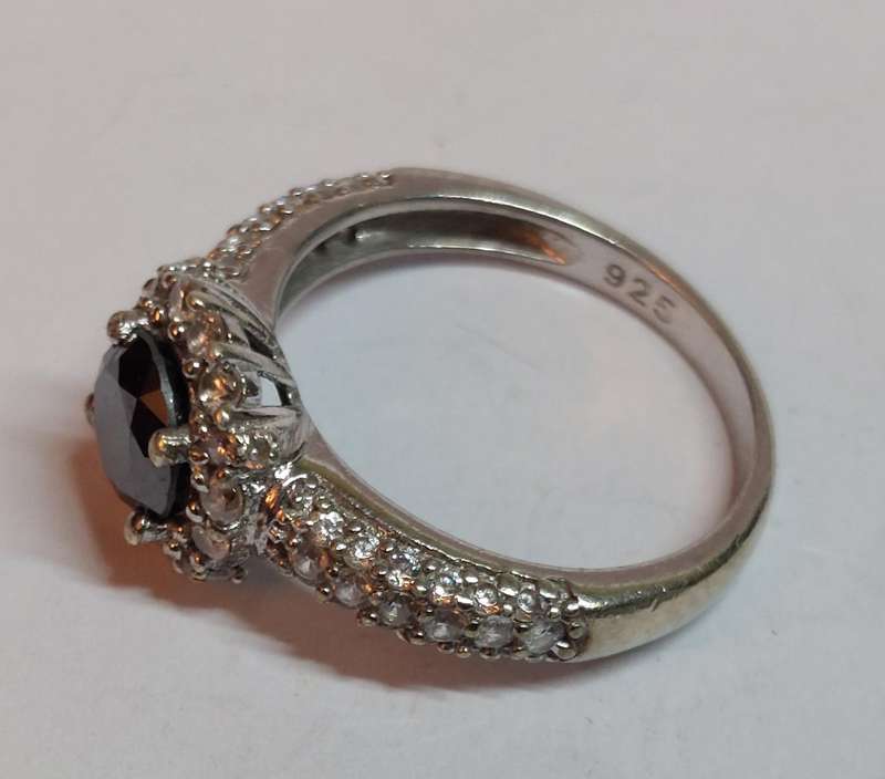 Beautiful sterling silver black moisonite & cz ring 3.5g
