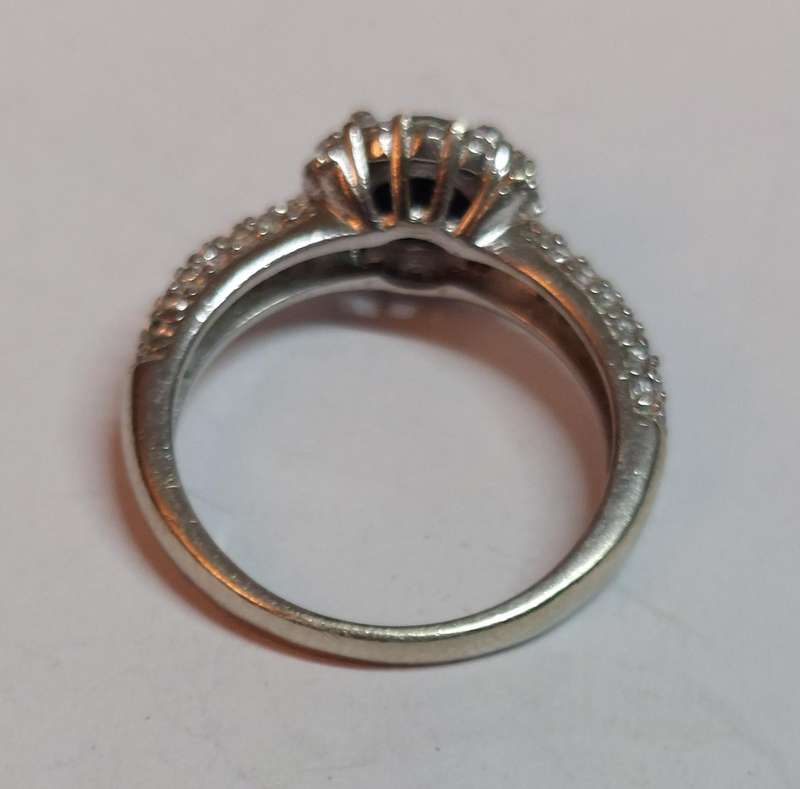 Beautiful sterling silver black moisonite & cz ring 3.5g