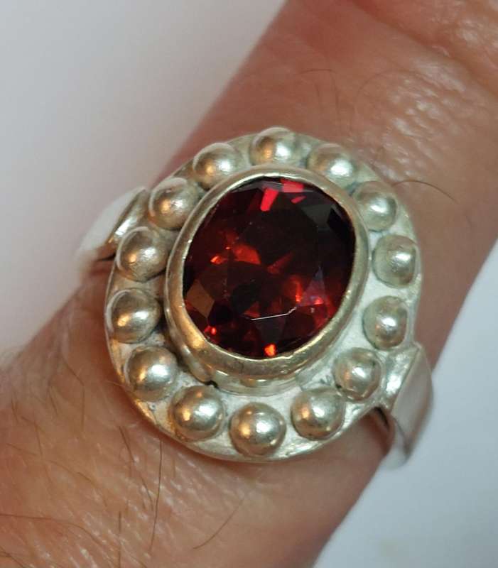 Spectacular sterling silver garnet ring 6.8g