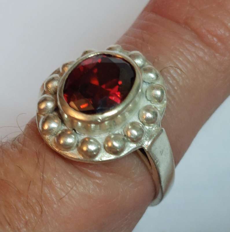 Spectacular sterling silver garnet ring 6.8g