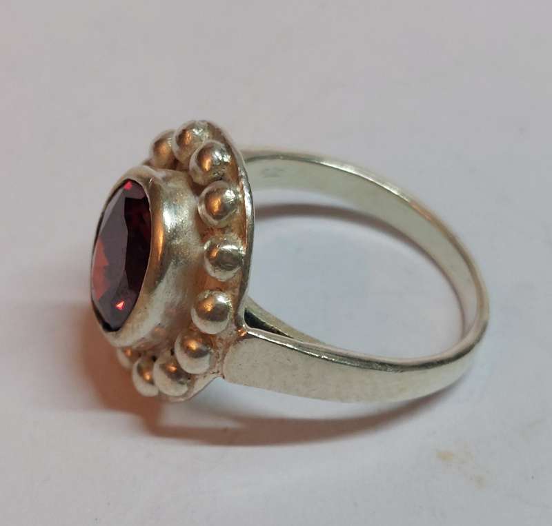 Spectacular sterling silver garnet ring 6.8g