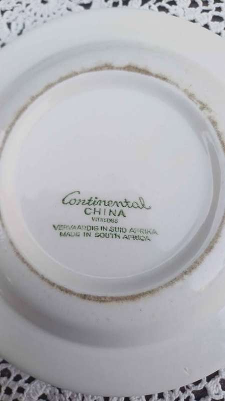 2 Vintage ashtrays - Pickwick Tavern and Maxims - Continental China