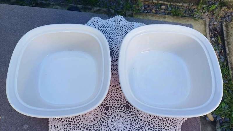 Set of 2 1970s stoneware CorningWare pie dishes