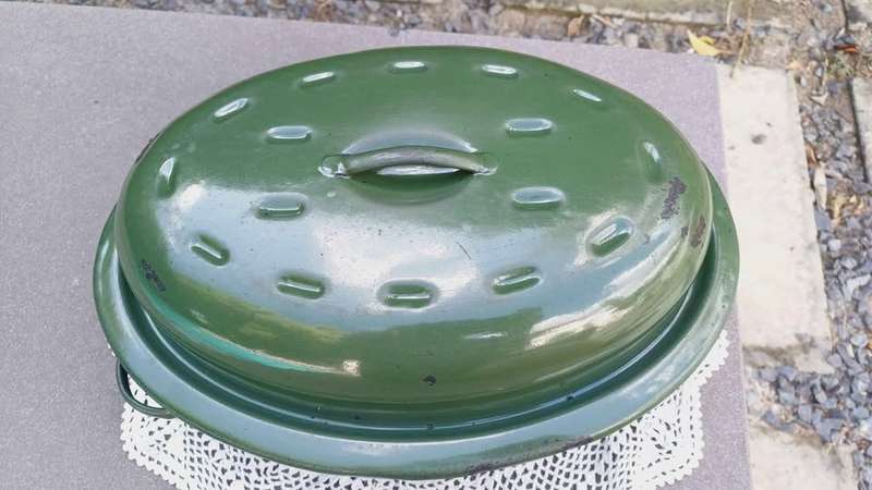 Vintage green enamel roasting pan with lid