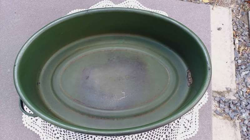 Vintage green enamel roasting pan with lid