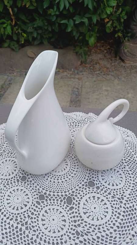 Maxwell & Williams Swan Jug (White Basics) & Quirky Sugar Bowl