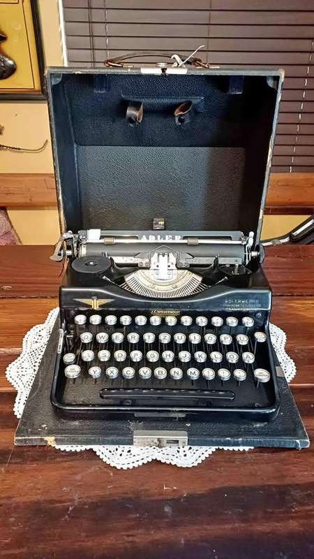 1930s German Adler Typewriter, QWERTZ Keyboard, German key instructions - With original case