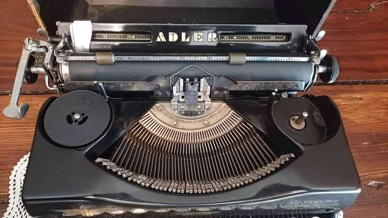 1930s German Adler Typewriter, QWERTZ Keyboard, German key instructions - With original case