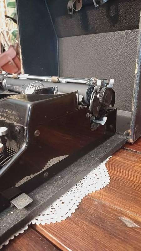1930s German Adler Typewriter, QWERTZ Keyboard, German key instructions - With original case