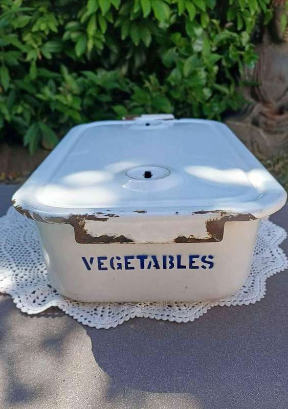 Vintage Rectangluar Enamelware - Vegetable Fridge/Kitchen Storage Container