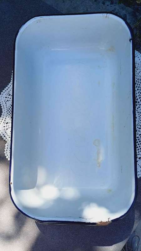 Vintage Rectangluar Enamelware - Vegetable Fridge/Kitchen Storage Container
