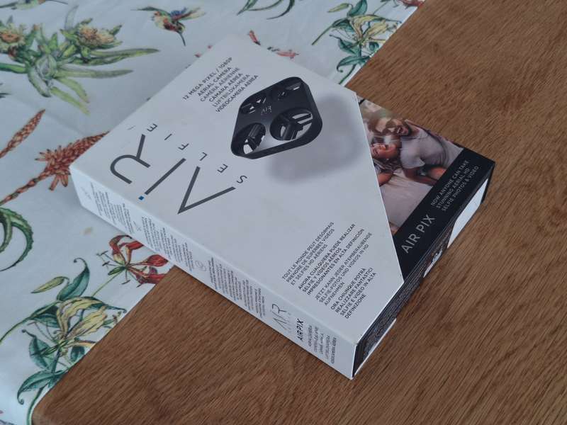 AIR PIX by AirSelfie - pocket-sized autonomous selfie drone (LIKE NEW)