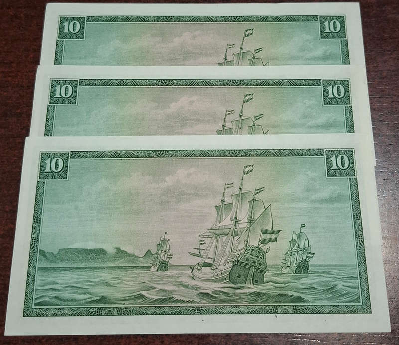 X3 SA R10 Banknotes in Sequence