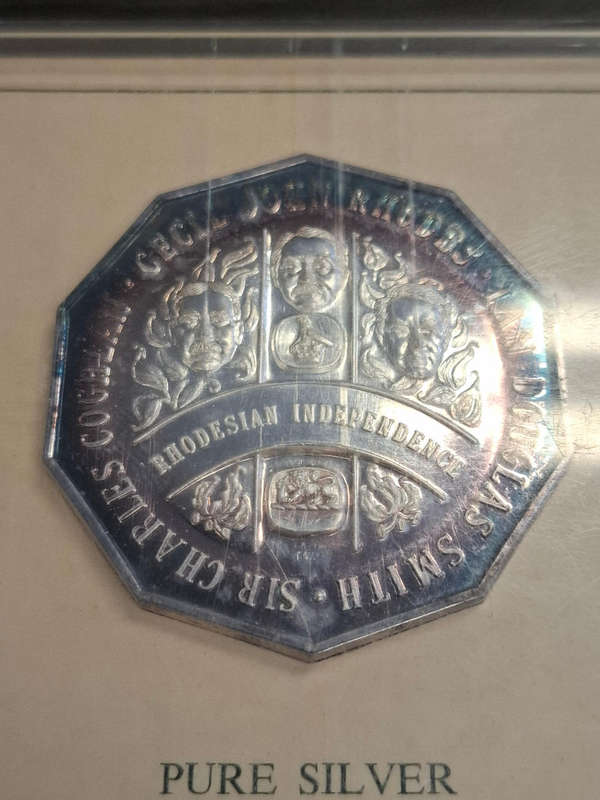 1975 Rhodesian Independence 10th anniversary Pure Silver Medallion - limited edition as per photo