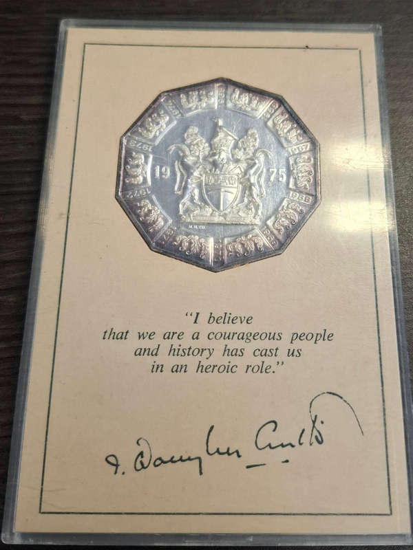 1975 Rhodesian Independence 10th anniversary Pure Silver Medallion - limited edition as per photo
