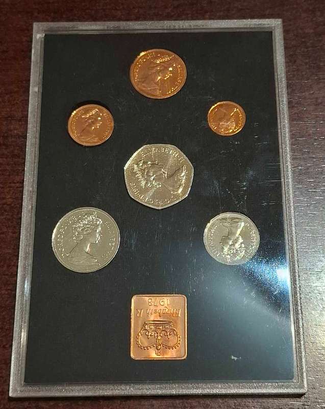 Queen Elizabeth 1980 The Royal Mint Vintage 6 Coin Proof Set England UK