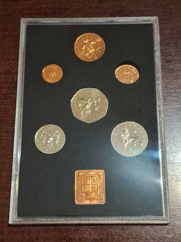 Queen Elizabeth 1980 The Royal Mint Vintage 6 Coin Proof Set England UK