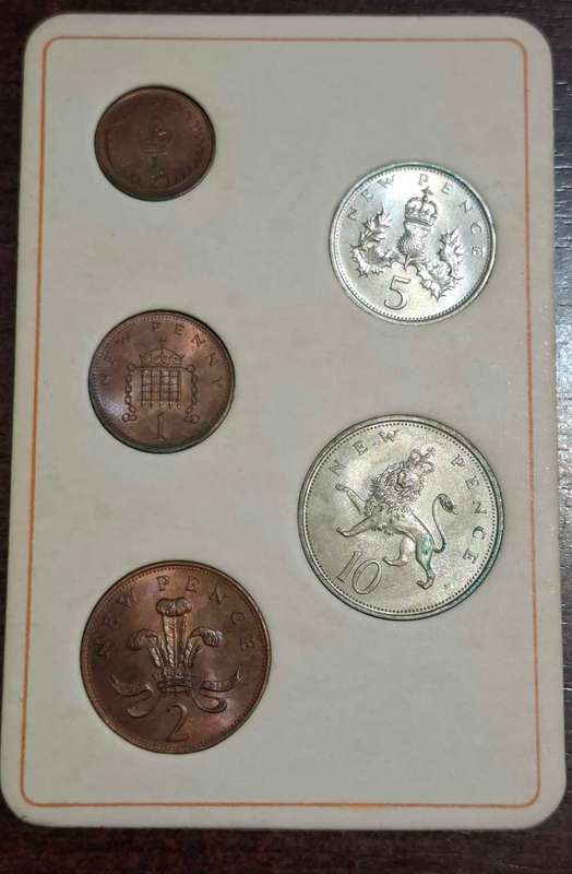 1971 - GB Britain's First Decimal Coin Set in Plastic Folder